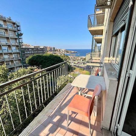 Sea View Holiday Apartment Катания Экстерьер фото